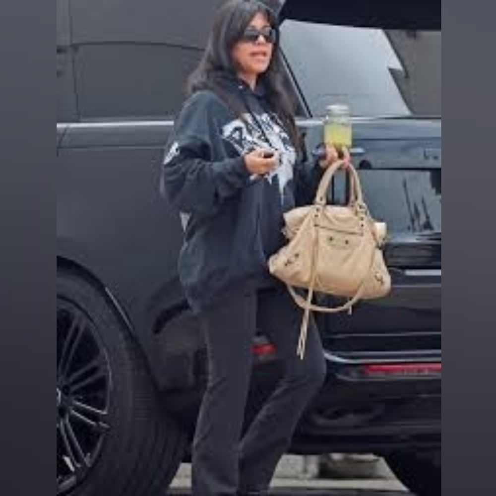 Cream Leather Balenciaga Bag - Picture 4 of 17